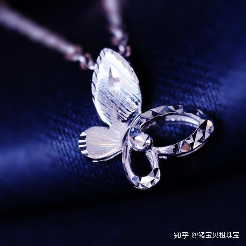 珠寶首飾材質(zhì)新視野 從傳統(tǒng)金屬到現(xiàn)代橡膠的多元選擇